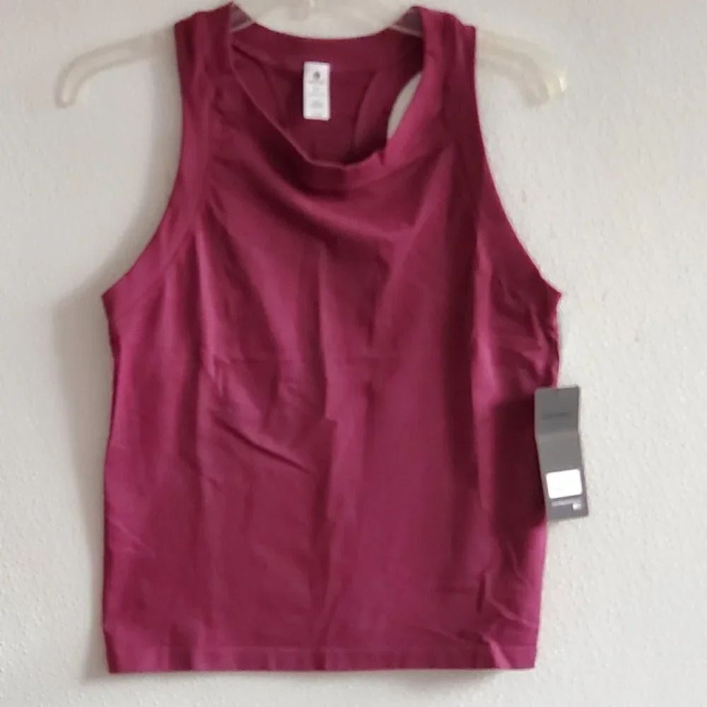 0021. NWTs Brand New 90 Degree Reflex Tank Crop Top